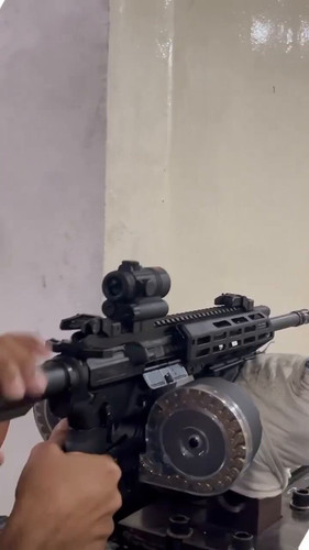 eT 0GOgFqyXz0kR9.jpg