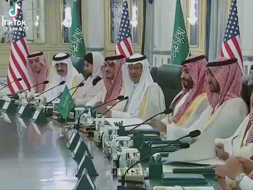 2 ITY7AsJHRj1q4s.jpg