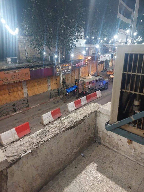 الاحتلال يحتجز جثمانَي الشهيدين اللذين استشهدا في الخليل....