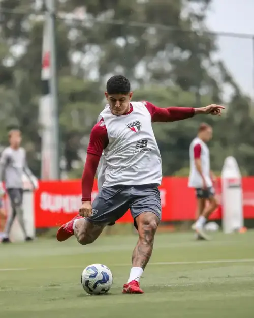 Alan Franco se junta à delegação do São Paulo e pode ser decisivo contra o Vitória no Barradão