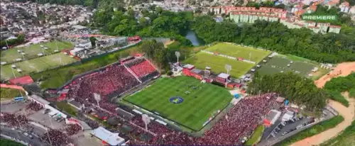 Alerta em campo: Vitória x São Paulo inicia antes do horário e precisa ser reiniciado; assista ao drama!