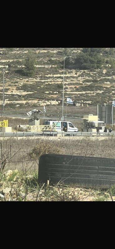 قوات الاحتلال تقتحم حاجز بيت ايل وتحتجز سيارة إسعاف تابعة لبلدية سلواد منذ ثلاث ساعات....