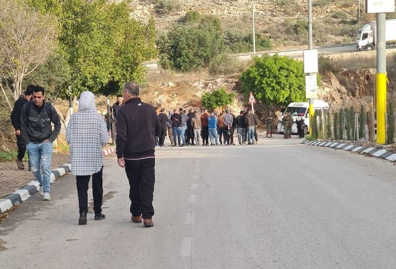 جيش الاحتلال يقتحم المنطقة ويحتجز المواطنين قرب جسر الزاوية غرب سلفيت....