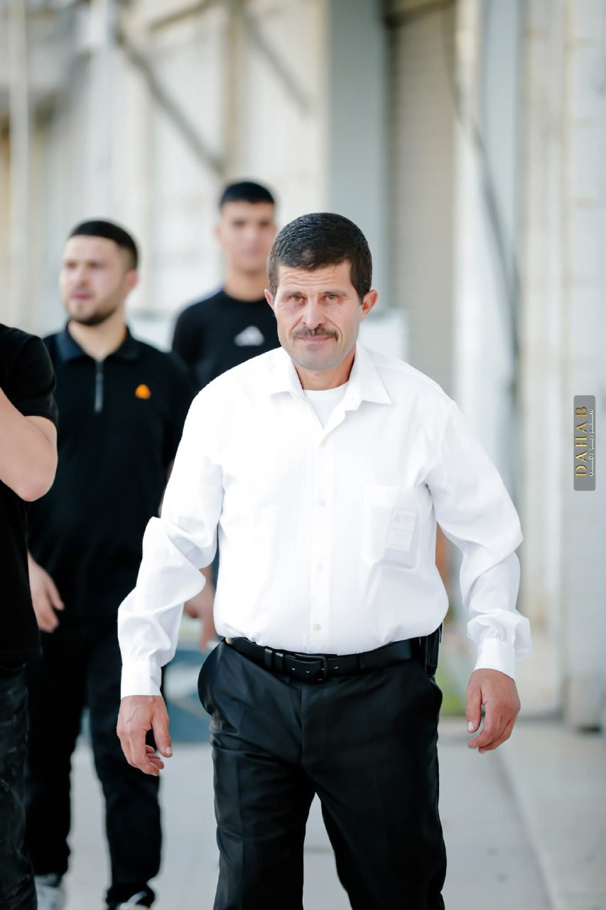 موظف النظافة، الشهيد "زياد نعيم أبو داود"، الذي قتله جنود الاحتلال بالرصاص، أثناء عمله بمنطقة باب الزاوية في الخليل....