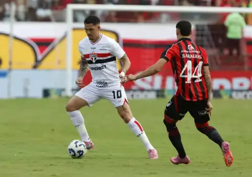 Vitória desafia São Paulo em duelo crucial: equipes buscam ressurgir no Campeonato Brasileiro