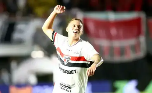 Maik se destaca em meio a desafios e ganha confiança com Hernán Crespo no São Paulo