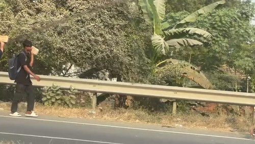 YKa2GrQh3GN9F co.jpg