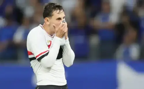 Patryck busca novo destino e retoma negociações com o Pafos; saída do São Paulo em jogo