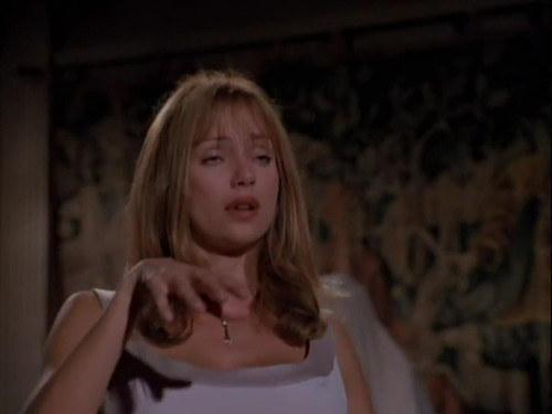 Weird Science s4e1 Searching for Boris Karloff Vanessa Angel faint 1.jpg