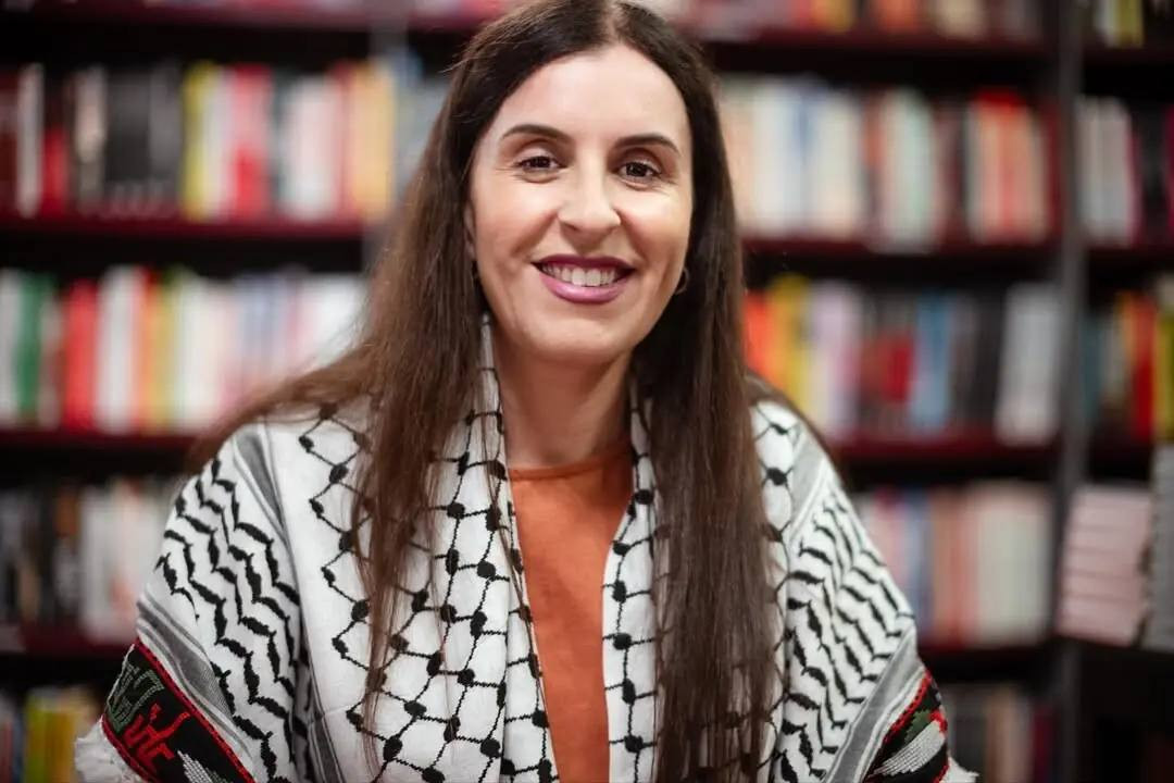 إدارة Adelaide Writers’ Week في أستراليا استبعدت الكاتبة الفلسطينية-الأسترالية رندة عبد الفتاح من برنامج المهرجان.

 • السبب المعلن: تصريحات ومواقف له...