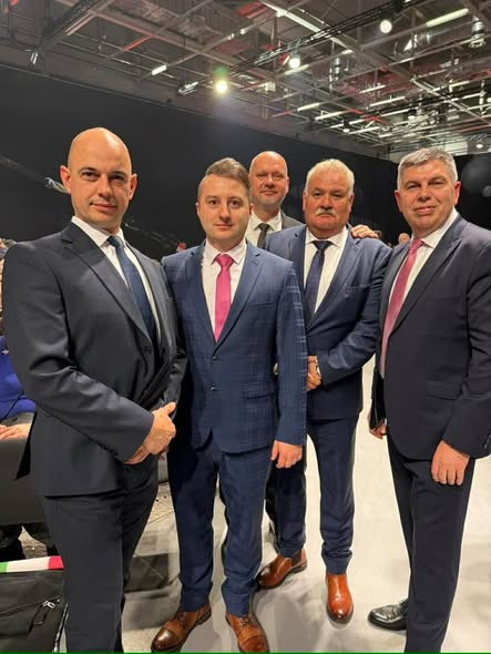 615143719 122156383826408288 2591886554391868981 n.jpg?stp=dst jpg s590x590 tt6& nc cat=106&ccb=1 7&.jpg