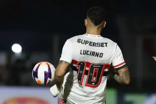 Luciano admite frustração após derrota do São Paulo e clama por apoio da torcida em 2024