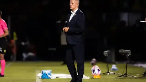 Crespo dispara críticas sobre crise no São Paulo e garante: "Nosso time ainda vive"