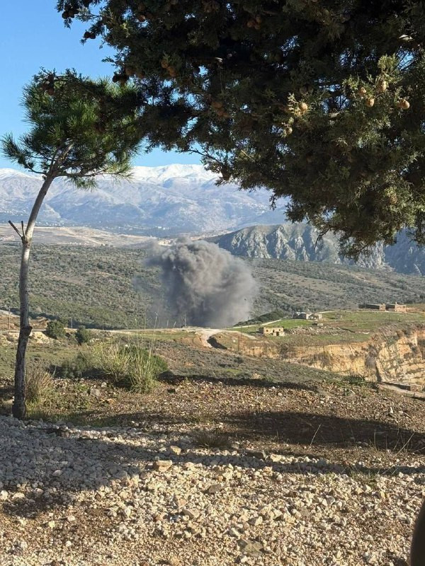 طيران الاحتلال يشن غارات على جنوب لبنان...