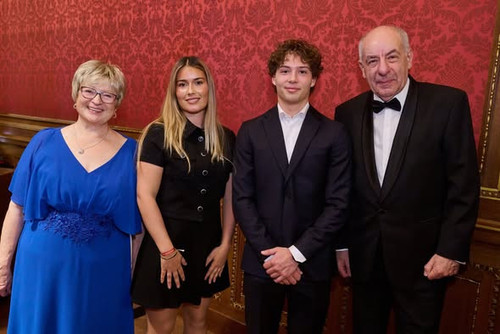 615295935 122269452044239180 5185790730540846598 n.jpg?stp=dst jpg s590x590 tt6& nc cat=106&ccb=1 7&.jpg