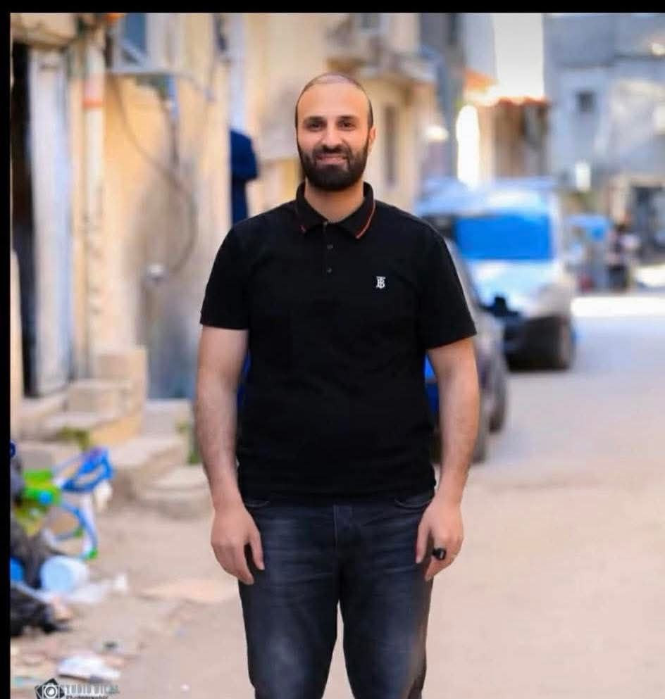 قوات الاحتلال تعتقل الصحفي الجريح محمد عطا شراكة من منزله في مخيم الجلزون شمال رام الله، فجر اليوم....