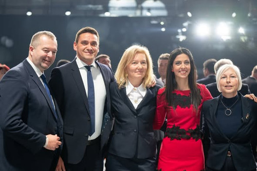 613778683 1766193464442340 6952369958198854796 n.jpg?stp=dst jpg s590x590 tt6& nc cat=101& nc cb=99b.jpg