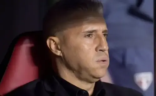 São Paulo de Crespo falha tática com três zagueiros e é humilhado pelo Mirassol sob gritos de "olé"