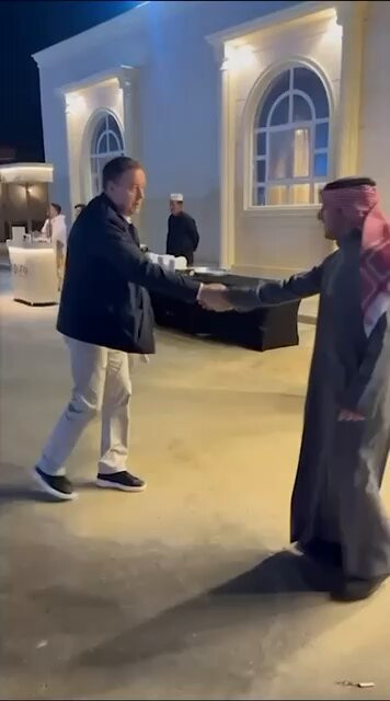 0LfHoi0ogX4c Qfa.jpg