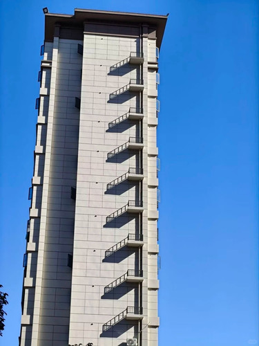 这些修到一半就断的楼梯是干啥用的 1 黑零智感科技 来自小红书网页版.jpg