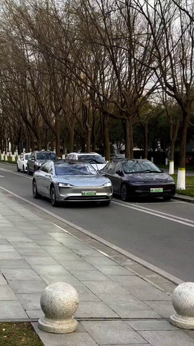 Qie1Lsuj8q 20V5Z.jpg