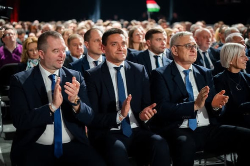 614854187 1766192841109069 8494834208940681941 n.jpg?stp=dst jpg s590x590 tt6& nc cat=103& nc cb=99b.jpg