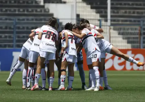 São Paulo desafia expectativas e investe na renovação do time feminino até 2026