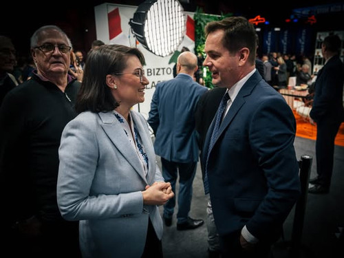 615034250 1295904172343340 1725854669861777268 n.jpg?stp=dst jpg s590x590 tt6& nc cat=107& nc cb=99b.jpg