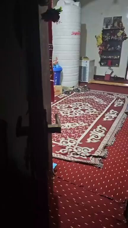 mDpZSyzHkFRBAPSC.jpg