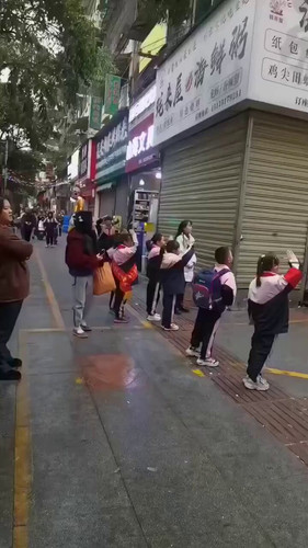 UalHNe34Rm 0cU0B.jpg