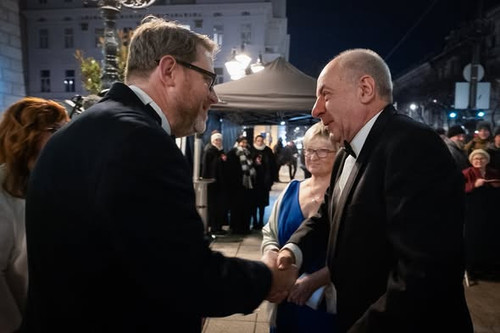 615150665 122269452056239180 7116683167436537977 n.jpg?stp=dst jpg s590x590 tt6& nc cat=100&cb2=99be.jpg