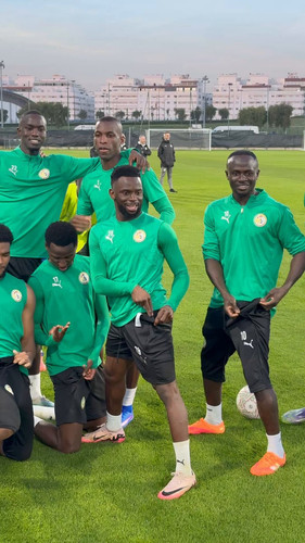 cWnszPg30 vwJ5VV.jpg