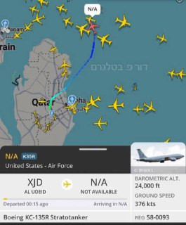 طائرة تزويد بالوقود من طراز Boeing KC-135R أقلعت من قاعدة في قطر. هذه الطائرات تعتبر ضرورية وحيوية في عملية تزويد طائرات القتال مثل B52 وF-35 بالوقود....