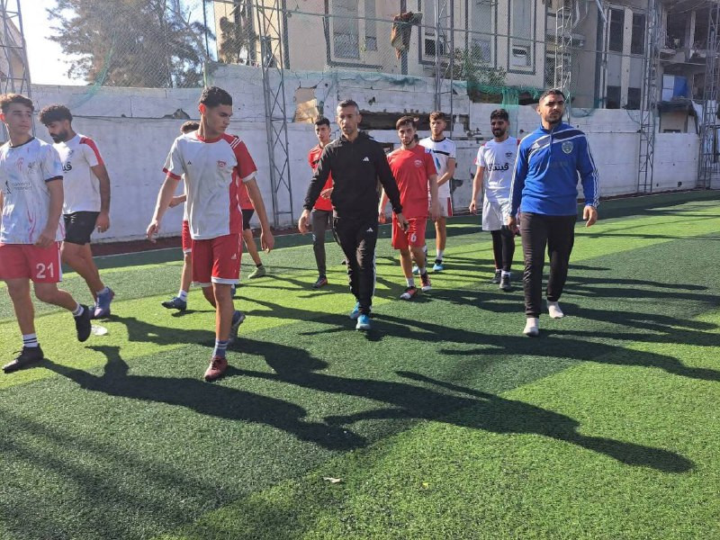 بدأت أندية غزة الرياضية تدريباتها على ملعب نادي فلسطين استعدادًا للمشاركة في بطولة اتحاد كرة القدم الرمضانية، في خطوة تشير إلى عودة النشاط الرياضي رغم...