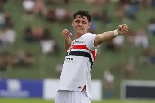 São Paulo e Maruinense se enfrentam na Copinha; descubra onde assistir ao vivo ao duelo decisivo