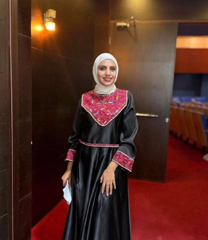 مصادر محلية: قوات الاحتلال تقتحم منزل الصحفية إيناس إخلاوي في بلدة إذنا غرب مدينة الخليل وتعتقلها فجر اليوم....