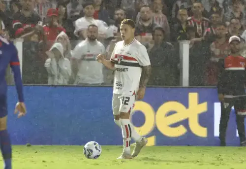 Maik brilha na Copinha e conquista torcida: futuro promissor no São Paulo em 2025!