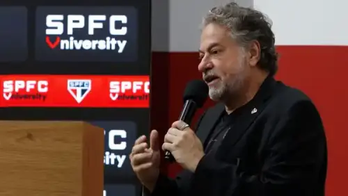 Torcida do São Paulo cobra medidas de Julio Casares e protesta durante jogo da Copinha