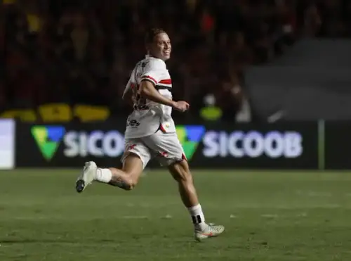 Maik enfrenta críticas no São Paulo após temporada 2025 conturbada; torcedores reagem!