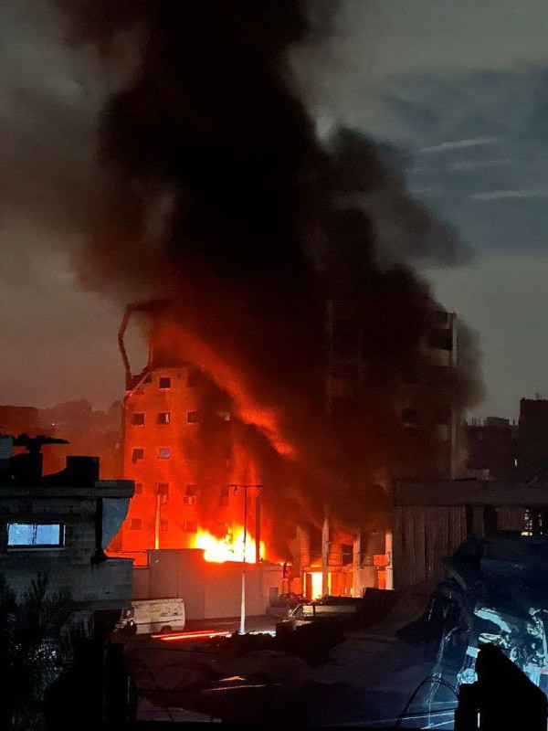 اندلاع حريق في عمارة الولاء في شارع النفق بمدينة غزة...