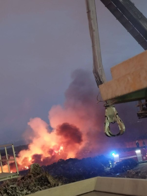 الدفاع المدني يعلن محاصرة الحريق المشتعل في أريحا، بعد أيام من عمليات الإخماد المكثفة، التي شارك فيها أكثر من 200 فرد وعنصر من الدفاع المدني الفلسطيني...