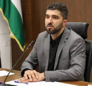 قال الناطق باسم الحكومة إن المبلغ المطلوب شهرياً لتغطية نفقات الحكومة هو 300 مليون دولار، وأن ما يتوفر لدى وزارة المالية هو ثلث هذا المبلغ بسبب احتجاز...