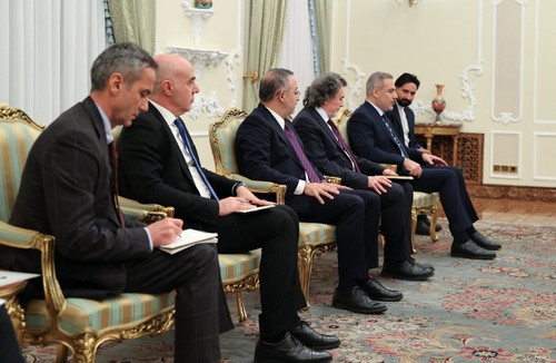 G7Bv9ZSXEAAdCU0.jpg