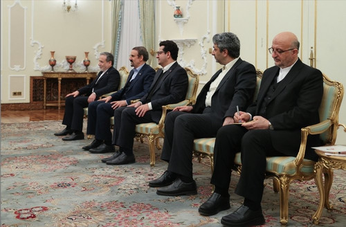 G7Bv9U0XoAAmadr.jpg