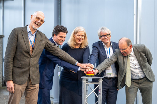 G7Eu71lb0AAlti4.jpg