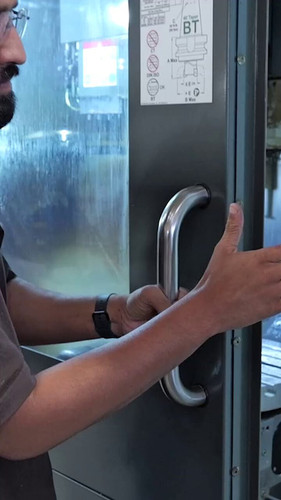 sqWE8 LRNW fWlhQ.jpg