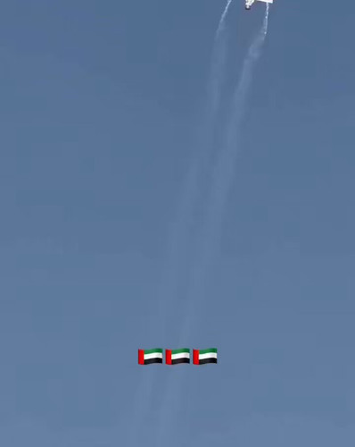 BqMGrjwI2ZibamcS.jpg