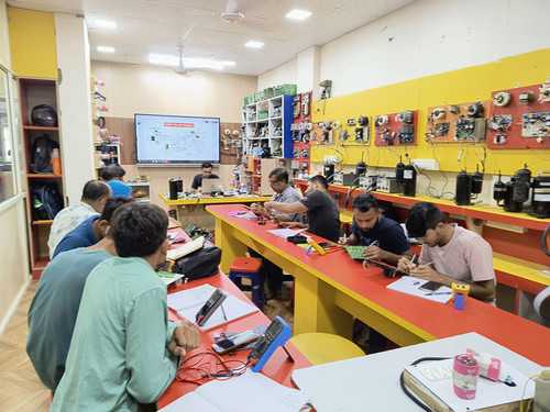 Multitech Institute | AC PCB Repairing Course in Delhi | 8800485390.jpg