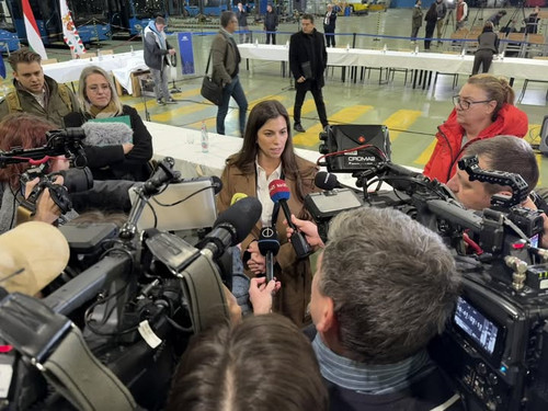 592923711 1491766389620871 7124254761426013957 n.jpg?stp=cp6 dst jpg s720x720 tt6& nc cat=107&ccb=1 .jpg