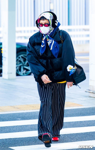 G7EK2rcaoAA09 O.jpg